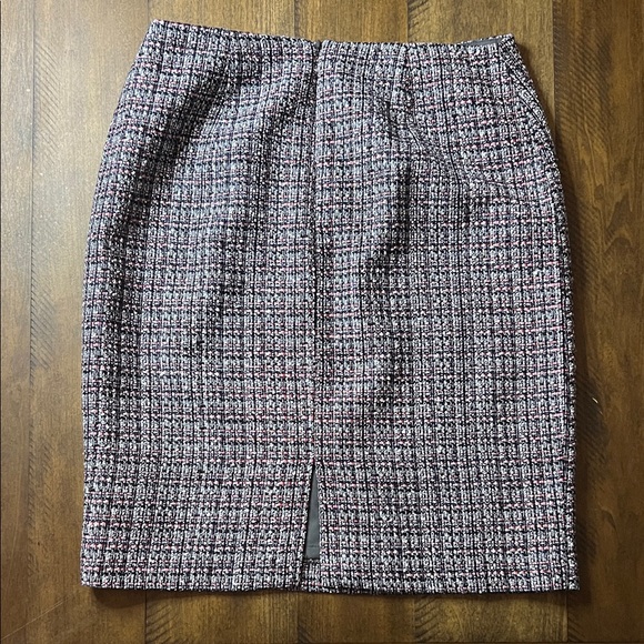 NWOT - WHBM Elegant Tweed Pencil Skirt (4) - Picture 2 of 3